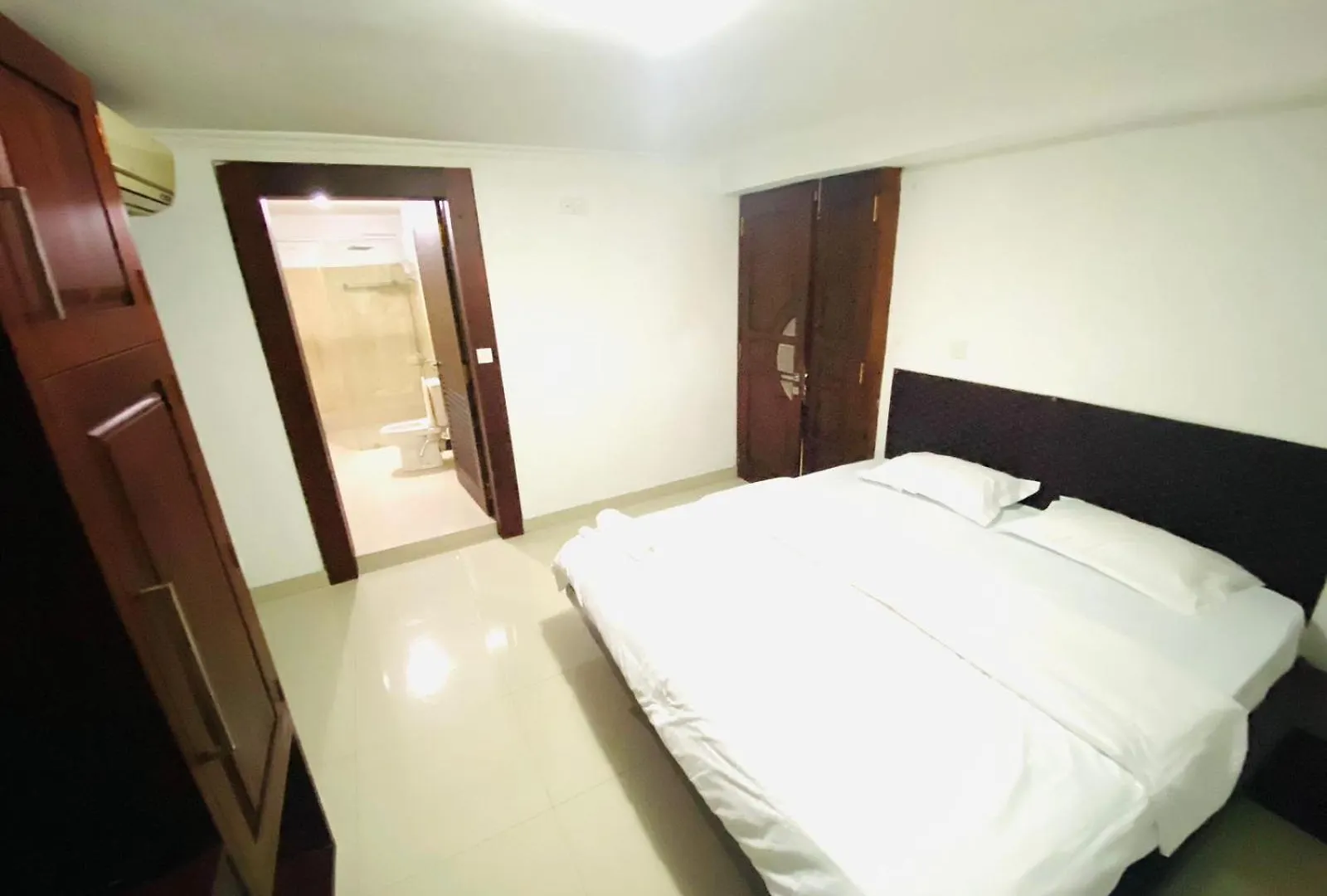 Kandy Hotel By Lakjaya